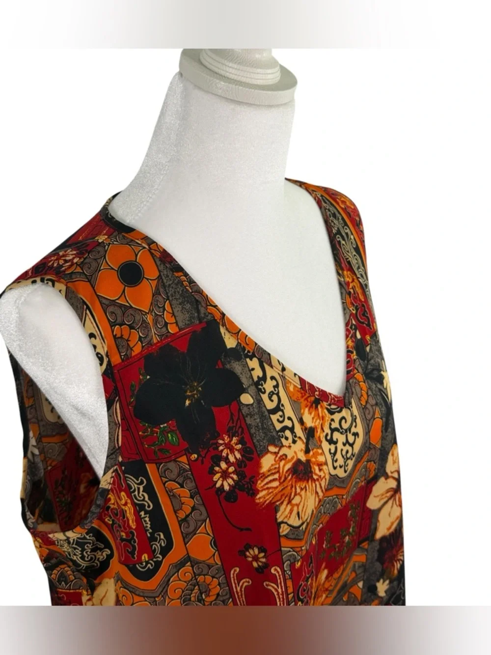 Emery Rose Floral Patchwork V-Neck Sleeveless Top | Large | Red Black Multi